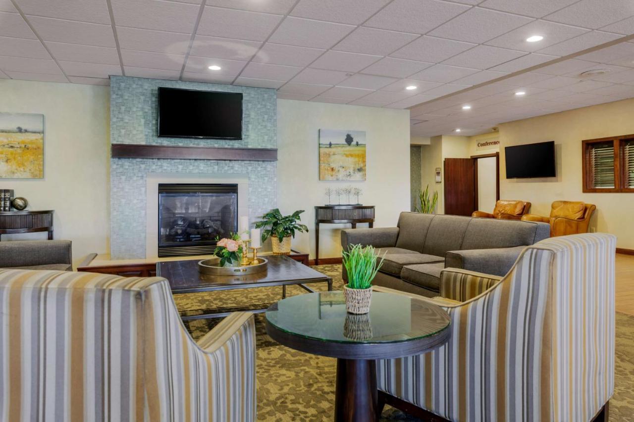 Best Western Plus Dubuque Hotel&Conference Center Exterior foto