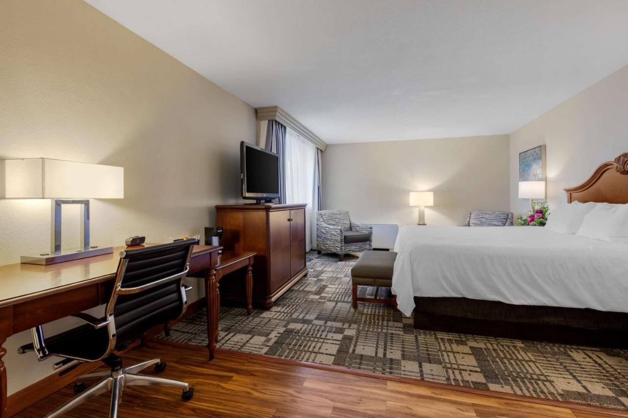 Best Western Plus Dubuque Hotel&Conference Center Exterior foto