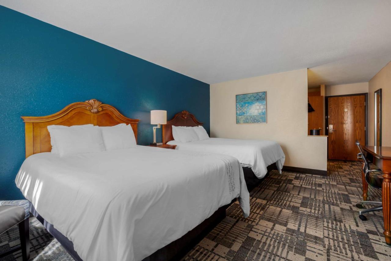 Best Western Plus Dubuque Hotel&Conference Center Exterior foto