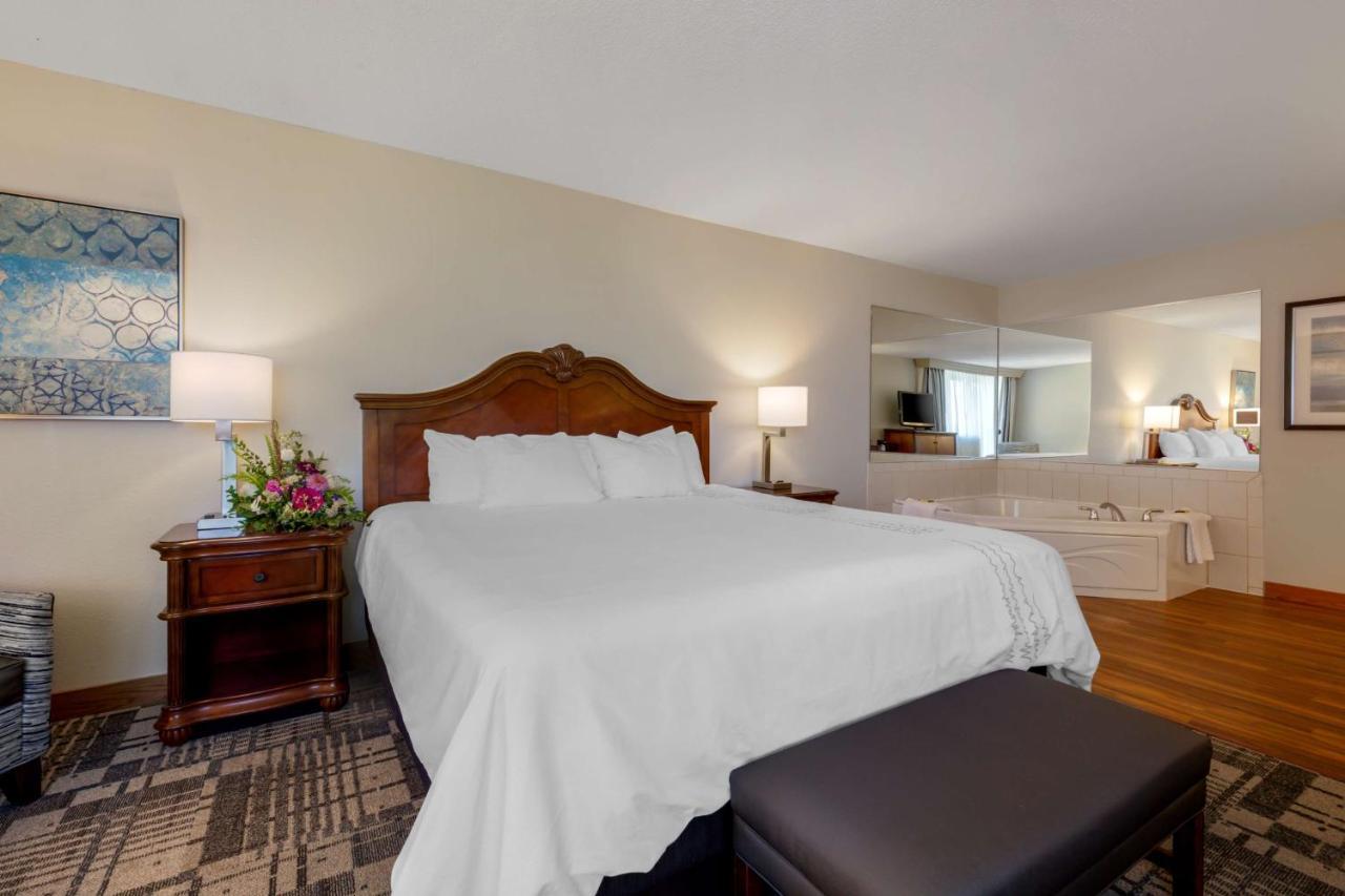 Best Western Plus Dubuque Hotel&Conference Center Exterior foto