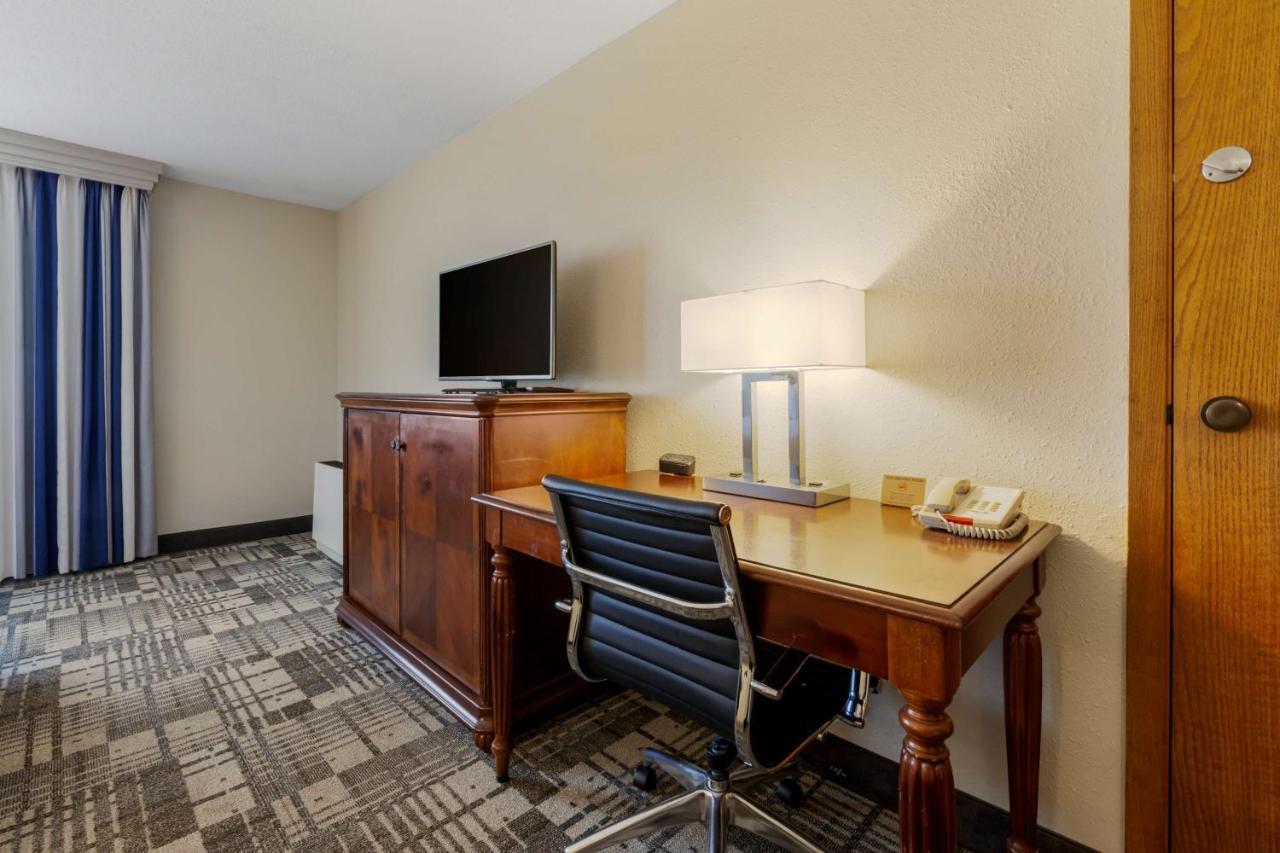 Best Western Plus Dubuque Hotel&Conference Center Exterior foto